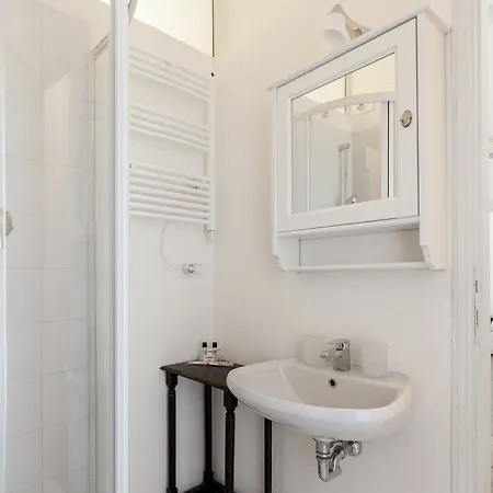 Easyhomes - San Babila Monforte * Милан